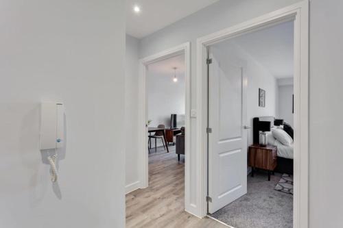 Stylish 1 bed flat in Central Birmingham - image 12