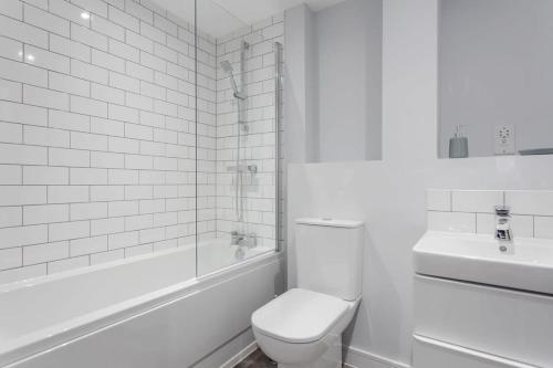 Stylish Contemporary 1BR Apartment in Birmingham - main image