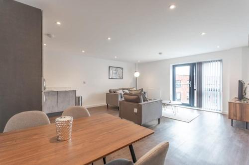Stunning 2 bed apartment in a brand new development - image 14
