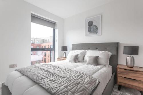 Stunning 2 bed apartment in a brand new development - image 4