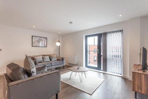 Stunning 2 bed apartment in a brand new development - image 9