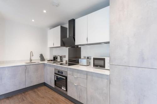 Stunning 1 bed apartment in a brand new development - image 11