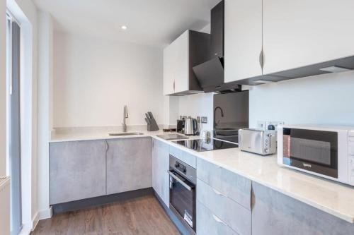 Stunning 1 bed apartment in a brand new development - image 2