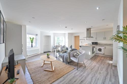 A Stylish Apartment With Parking In Preston