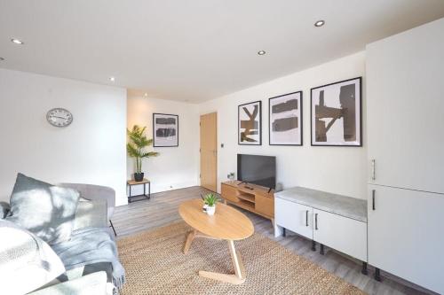 A Stylish Apartment with Parking in Preston