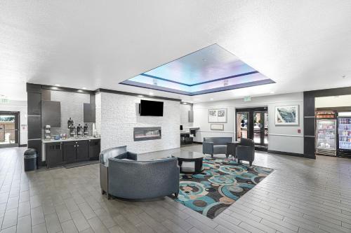 Lobby, La Quinta Inn & Suites by Wyndham Houston Hobby Airport near 1940 Air Terminal Museum