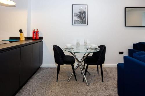 Contemporary 1 Bed Apartment Central Bolton