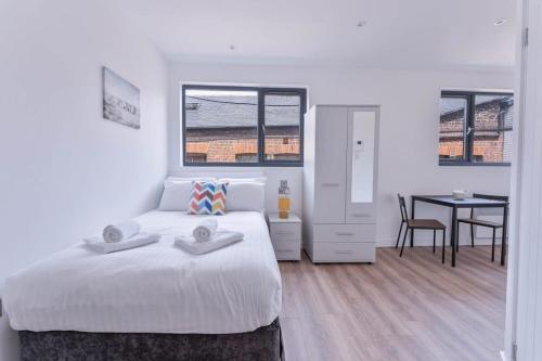 Modern and Bright Studio in Central Sheffield 5