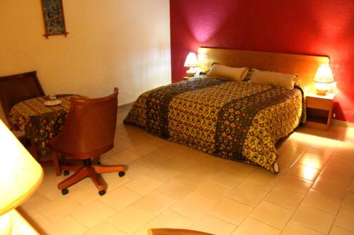 Hotel Le Marly Ideally located in the Marcory area, Hotel Le Marly promises a relaxing and wonderful visit. Both business travelers and tourists can enjoy the propertys facilities and services. Service-minded staff