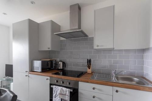 Cosy 1 Bed Apartment in Leeds, Лидс (фото 2)