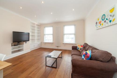 Spacious 2 Bedroom Maisonette in Stratford