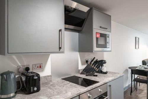 Modern 1 Bed Apartment in Liverpool Centre, Liverpool (photo 2)