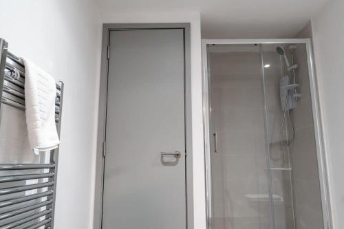 Modern 1 Bed Apartment in Liverpool Centre, Liverpool (photo 5)