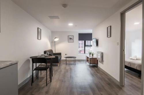 Modern 1 Bed Apartment in Liverpool Centre, Liverpool (photo 6)