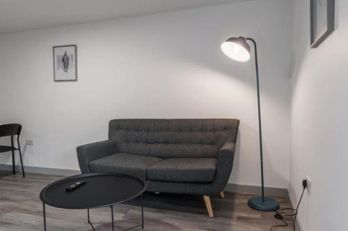 Modern 1 Bed Apartment in Liverpool Centre, Liverpool (photo 8)