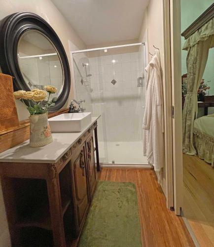 Gold and Grapes Garden Suites in Rutherglen