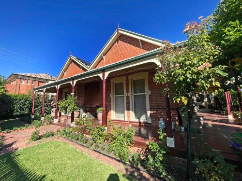 Gold and Grapes Garden Suites in Rutherglen
