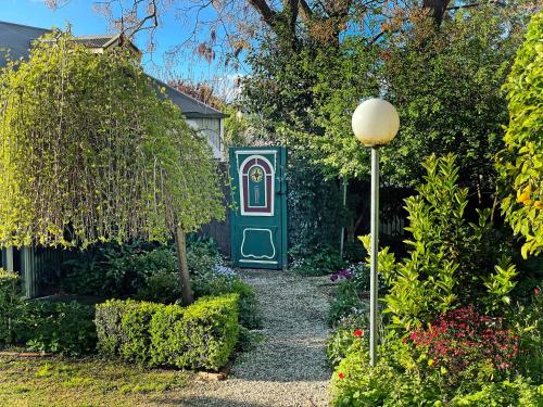 Gold and Grapes Garden Suites in Rutherglen