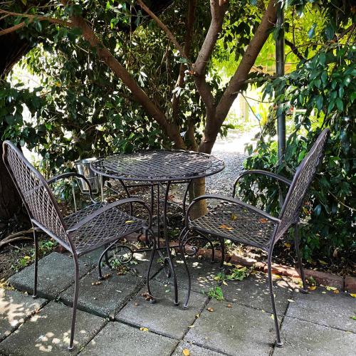 Gold and Grapes Garden Suites in Rutherglen