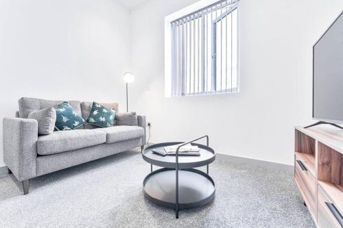 Modern and Bright 1 Bed Apartment Dudley