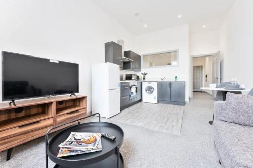 Modern and Bright 1 Bed Apartment Dudley