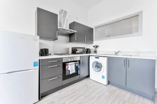 Modern and Bright 1 Bed Apartment Dudley