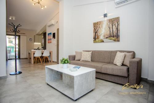 Emily's Luxury Apartments 4