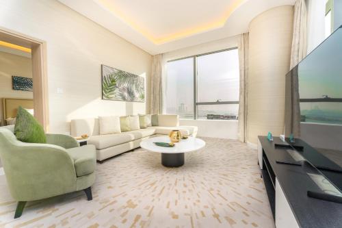 FAM Living - Palm Tower Attached to St Regis Palm Tower 1Bed - Palm Jumeirah Views - image 4