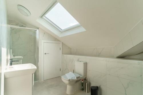 Stunning 2 Bedroom Apartment in Liverpool, Liverpool (photo 7)