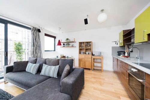 Fabulous 2 Bedroom Apartment w Balcony in London, Londyn (zdjęcie 8)