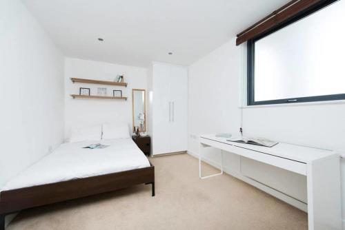 Fabulous 2 Bedroom Apartment w Balcony in London, Londyn (zdjęcie 5)