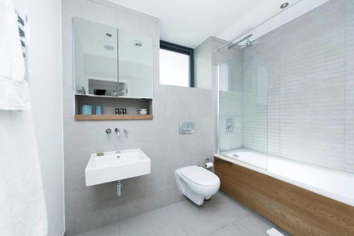 Fabulous 2 Bedroom Apartment w Balcony in London, Londyn (zdjęcie 6)