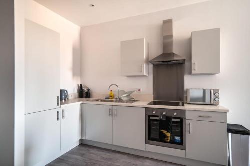Modern & Spacious 2 Bed Apartment in Waterloo Liverpool in Crosby