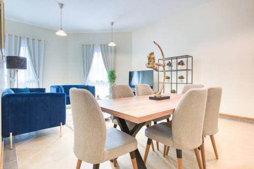 Exclusive 2BR Apartment in Madison Residency - Close to Dubai Internet City Metro Station, Dubai