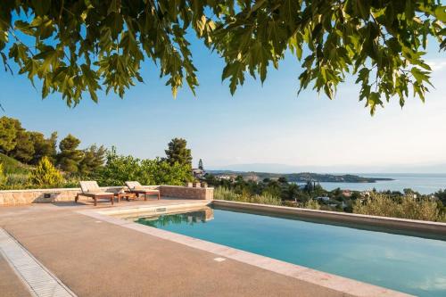 Porto Cheli Panoramic Poolside Getaway - Location saisonnière - Porto Heli