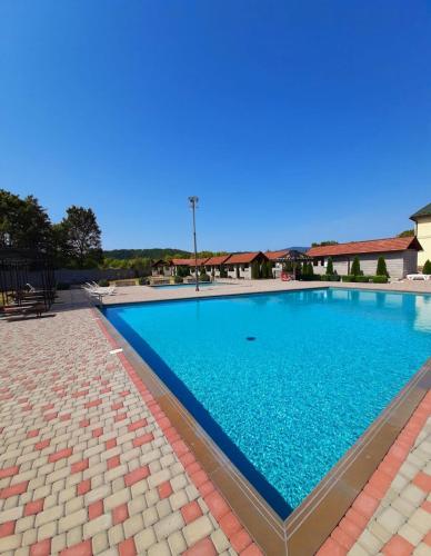 Peldbaseins, Hotel ELYSIUM in Irshava