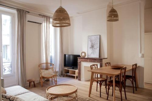 Cozy flat fully renovated by interior designer