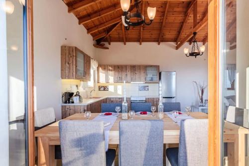 Mani Panoramic Views - Private Sunny Retreat Mani Panoramic Views - Private Sunny Retreat