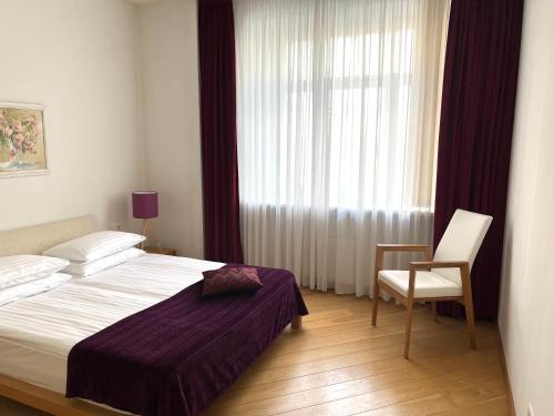 2 bedrooms, 4 beds