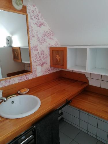 Vannas istaba, LA Vinee Gîte max 8 pers, maison familiale (LA Vinee Gite max 8 pers, maison familiale) in Thury