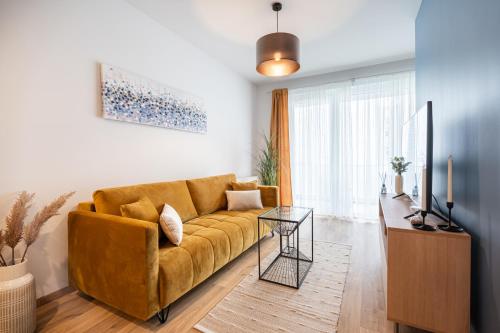 Blooming Budapest Apartment with free underground parking