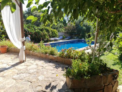 Dārzs, Escapada Perfecta en Las Jaras Planta baja independiente con piscina privada in Pelayos de la Presa