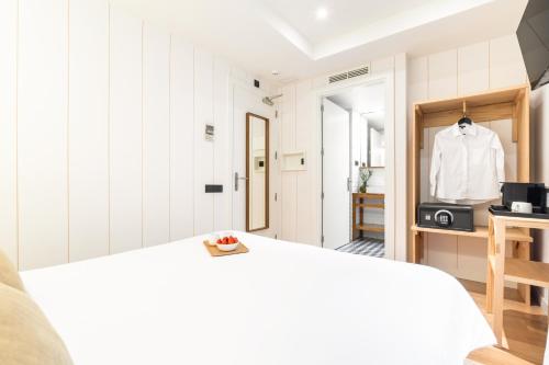 Double or Twin Room image 10