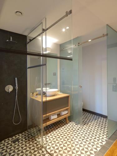 Double Room with View image 3