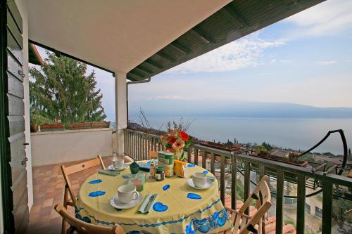 Villa la Quercia hilly area lake view - Happy Rentals