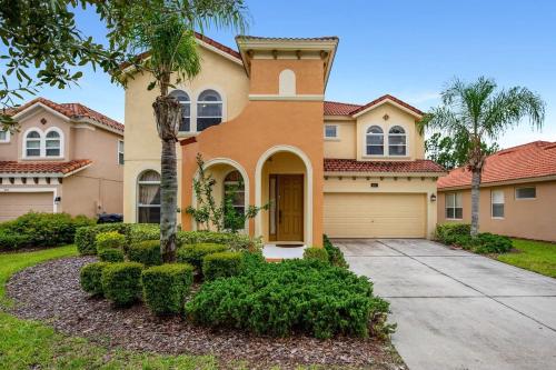 Fabulous Home with Relaxing South Facing Pool-417O in Davenport, USA