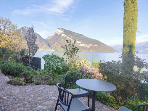 Villa with pool, garden & direct at lake, Spiez (foto 3)