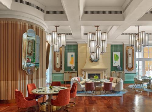 餐廳, 澳門四季酒店 (Four Seasons Hotel Macao) near 龍環葡韻