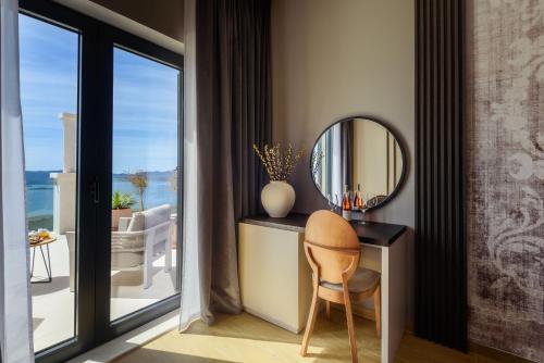 ระเบียง/ชานเรือน, Winery Rizman B&B in โคมาร์นา