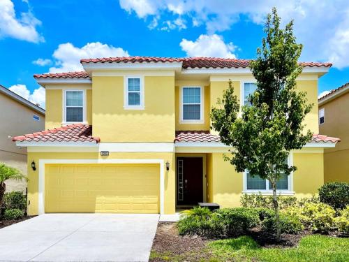 Huge10Bd Spa Gm Pool Solterra-5252OA in Davenport, USA